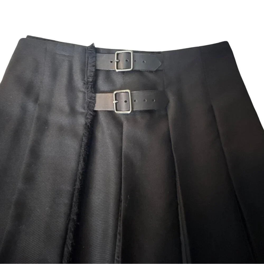 BURBERRY LONDON Black Wool Pleated Mini Skirt With Buckle Detail Size 10 - Picture 8 of 8